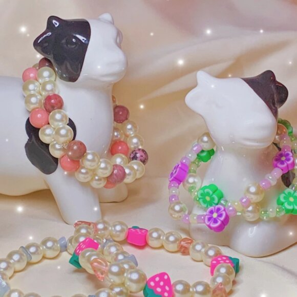 Pink Strawberry Pearl Bracelet - Picture 2 of 2